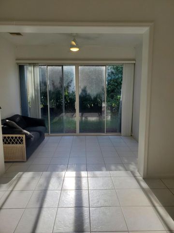10724 ROYAL CARIBBEAN Circle, Boynton Beach, FL 33437