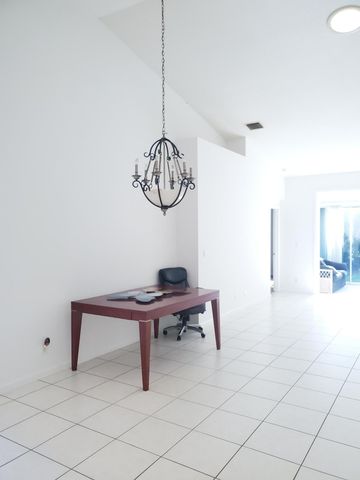 10724 ROYAL CARIBBEAN Circle, Boynton Beach, FL 33437