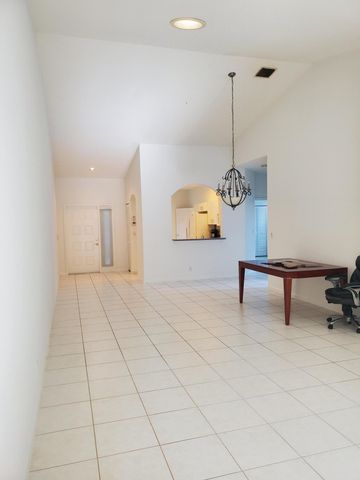 10724 ROYAL CARIBBEAN Circle, Boynton Beach, FL 33437