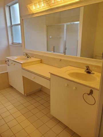 10724 ROYAL CARIBBEAN Circle, Boynton Beach, FL 33437