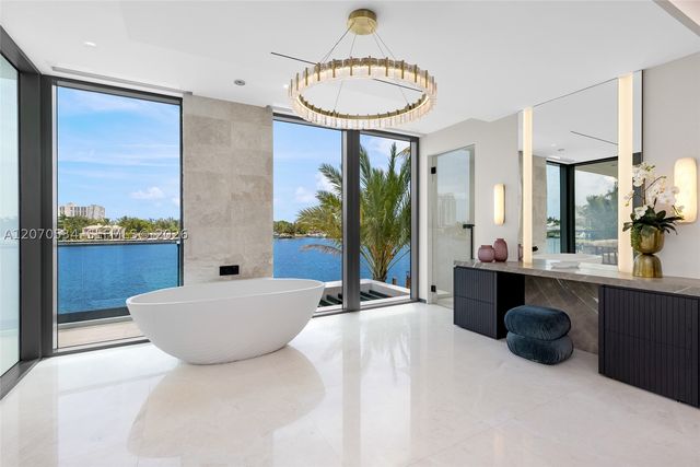 1400 W Lake Dr, Fort Lauderdale, FL 33316