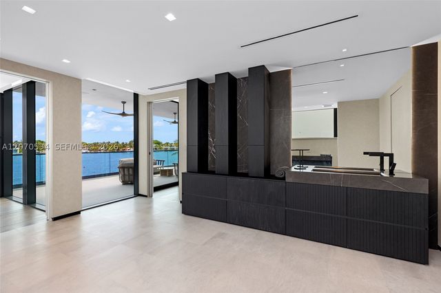 1400 W Lake Dr, Fort Lauderdale, FL 33316