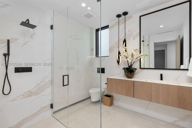 1400 W Lake Dr, Fort Lauderdale, FL 33316