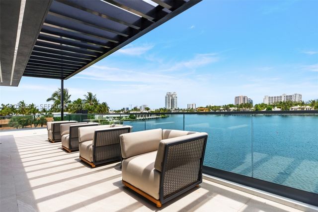 1400 W Lake Dr, Fort Lauderdale, FL 33316