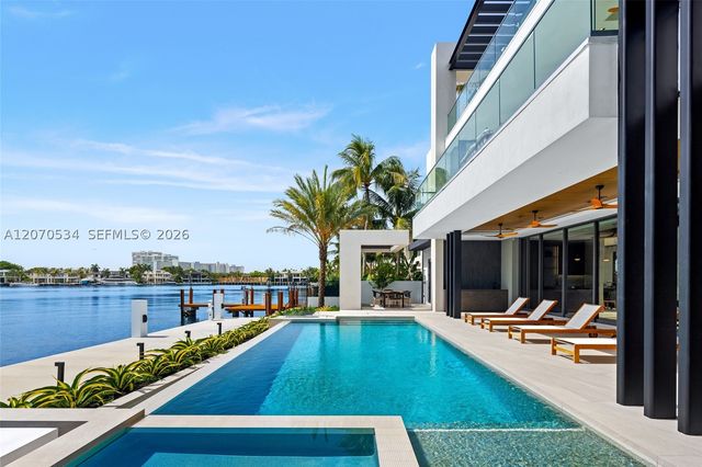 1400 W Lake Dr, Fort Lauderdale, FL 33316