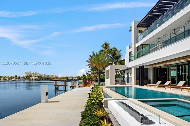 1400 W Lake Dr, Fort Lauderdale, FL 33316