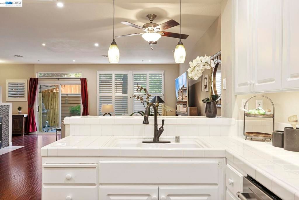 Image 16 of property listing at 430 Sutter Creek Lane, San Ramon, CA 94583