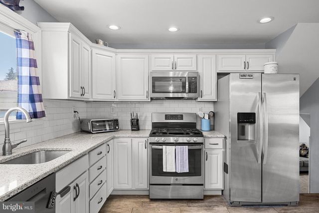 298 LILAC LN, Cinnaminson, NJ 08077