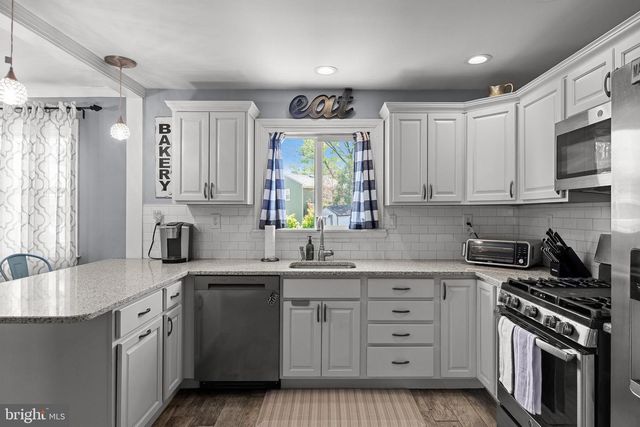 298 LILAC LN, Cinnaminson, NJ 08077