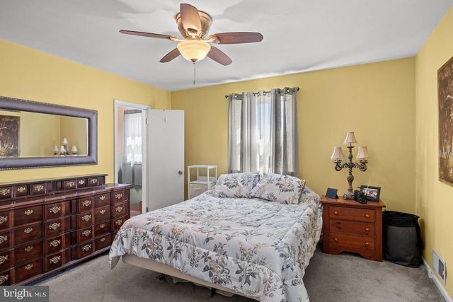 298 LILAC LN, Cinnaminson, NJ 08077