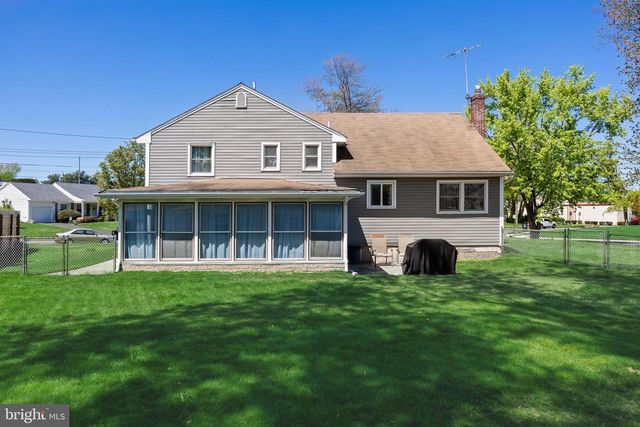 298 LILAC LN, Cinnaminson, NJ 08077