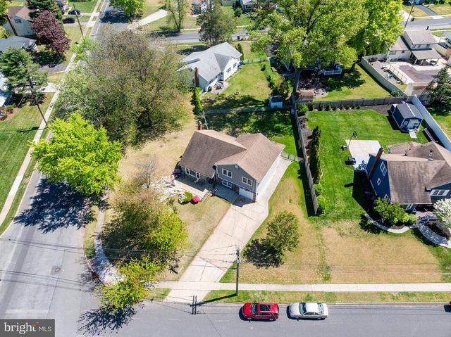 298 LILAC LN, Cinnaminson, NJ 08077