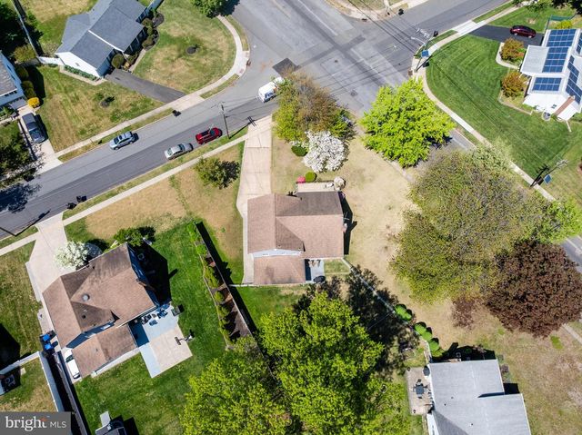 298 LILAC LN, Cinnaminson, NJ 08077