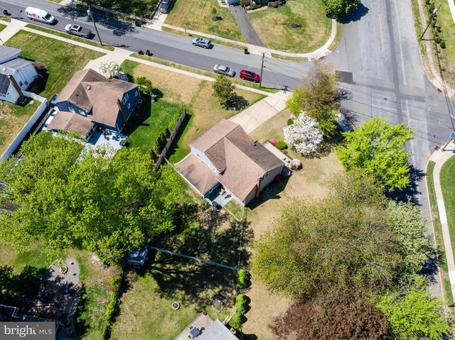 298 LILAC LN, Cinnaminson, NJ 08077