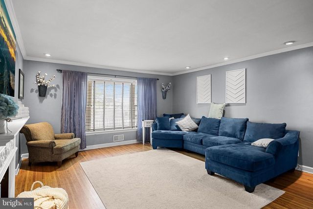298 LILAC LN, Cinnaminson, NJ 08077