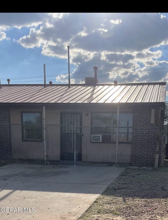 2105 LAKE OMEGA Street A, El Paso, TX 79936