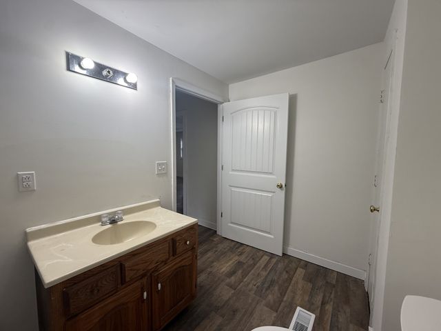 209 W 3rd Ave, Hohenwald, TN 38462