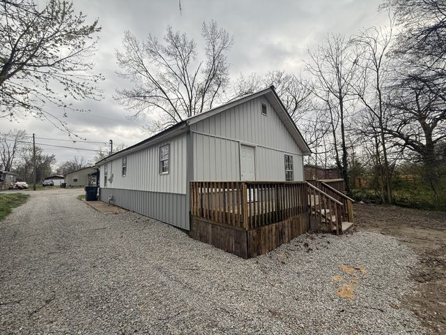 209 W 3rd Ave, Hohenwald, TN 38462
