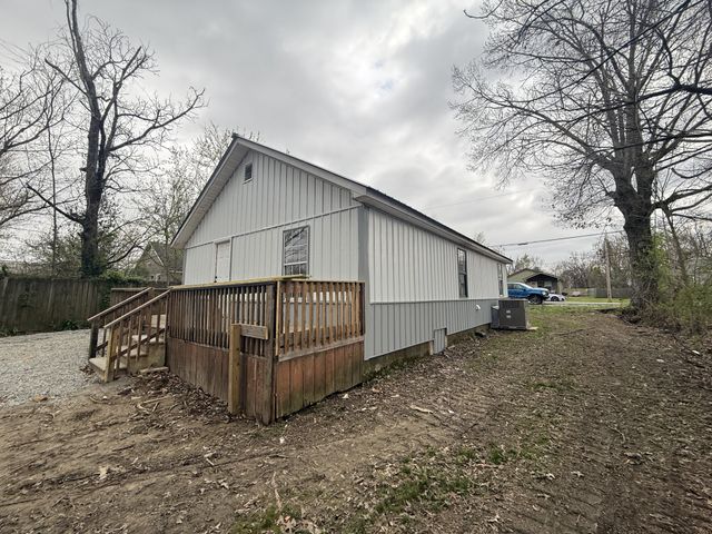 209 W 3rd Ave, Hohenwald, TN 38462