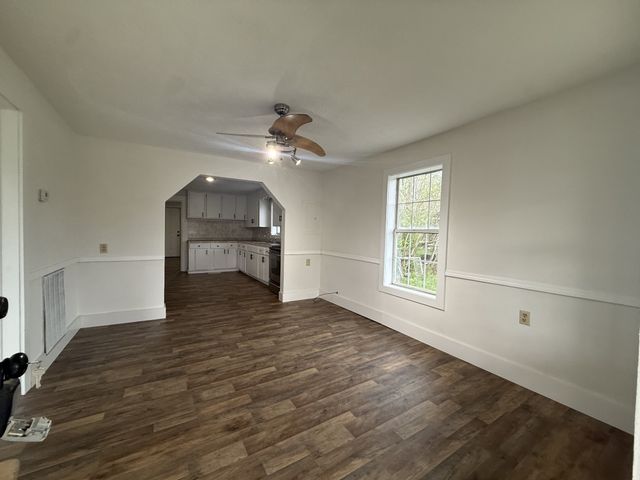 209 W 3rd Ave, Hohenwald, TN 38462