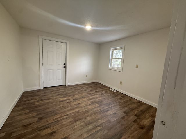 209 W 3rd Ave, Hohenwald, TN 38462