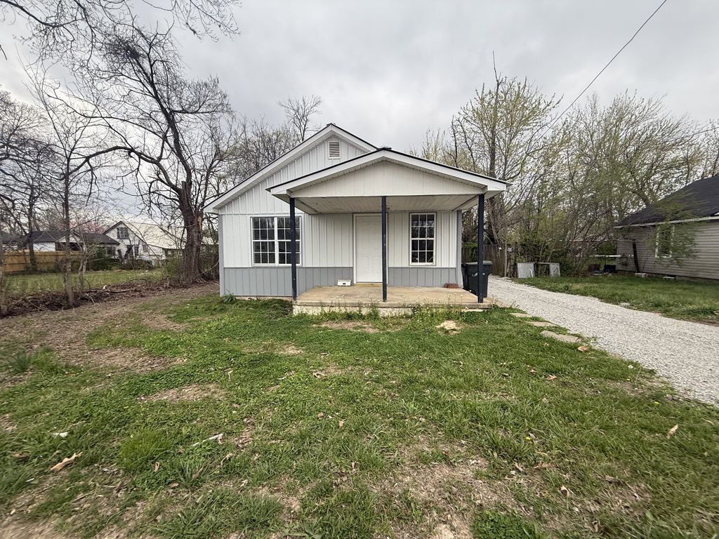 209 W 3rd Ave, Hohenwald, TN 38462