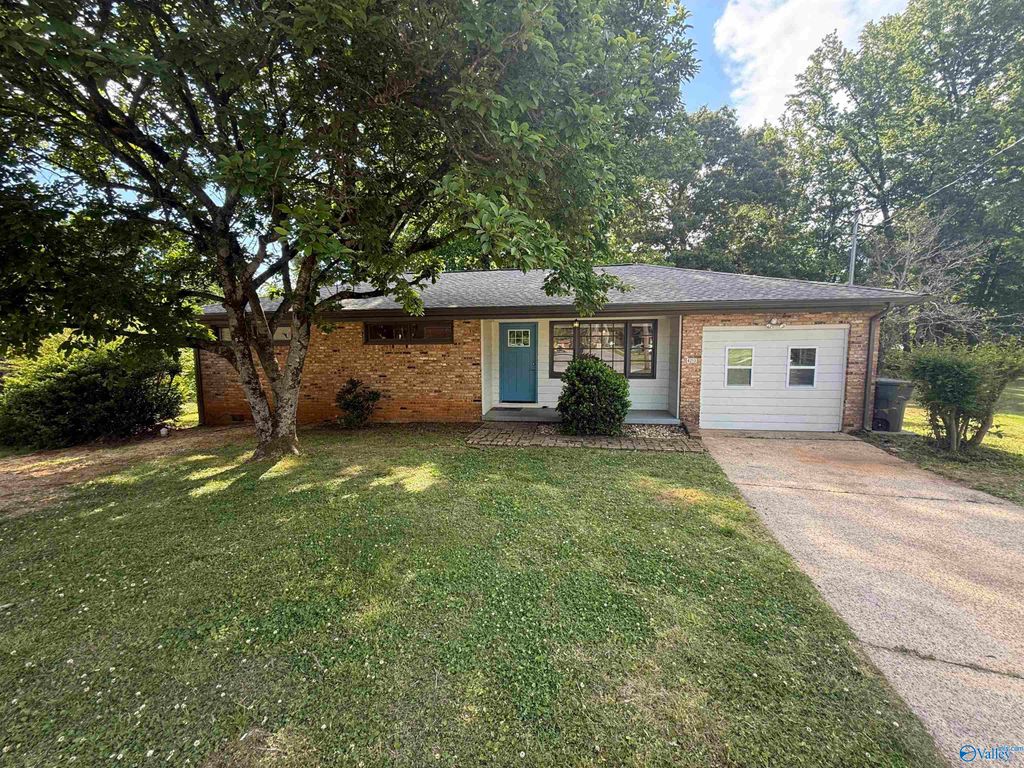 4213 Eastland Drive NW, Huntsville, AL 35810