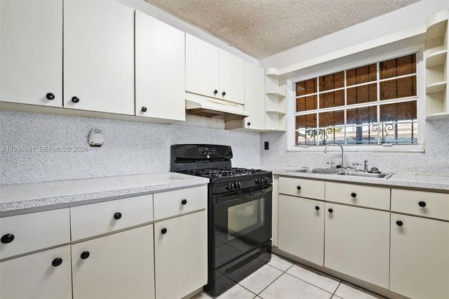 3880 E 8th Ln, Hialeah, FL 33013