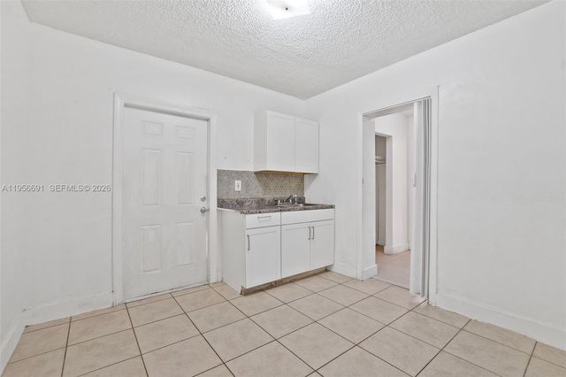 3880 E 8th Ln, Hialeah, FL 33013