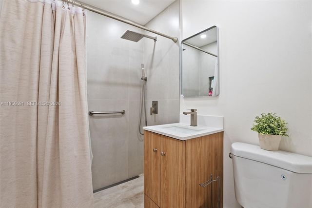 3880 E 8th Ln, Hialeah, FL 33013