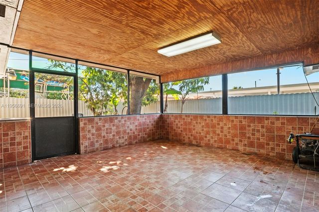 3880 E 8th Ln, Hialeah, FL 33013