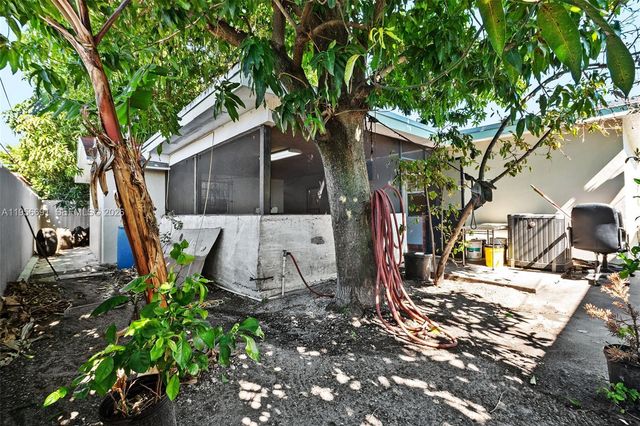 3880 E 8th Ln, Hialeah, FL 33013