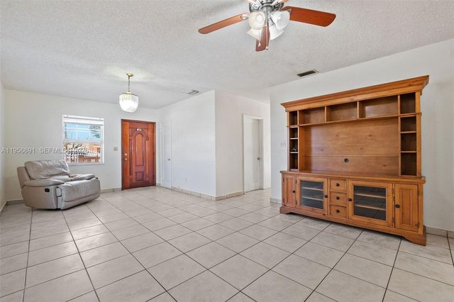 3880 E 8th Ln, Hialeah, FL 33013