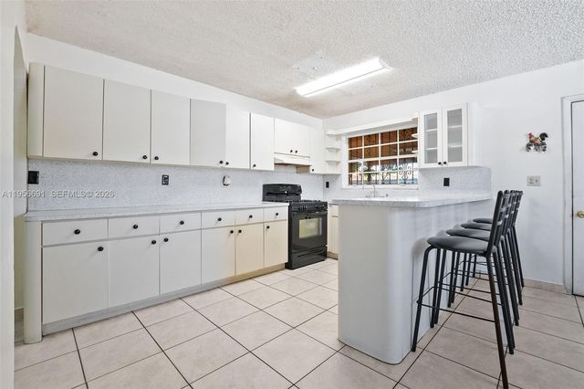 3880 E 8th Ln, Hialeah, FL 33013