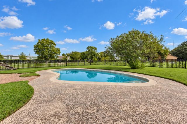 3920 Stewart Road, Kemah, TX 77565