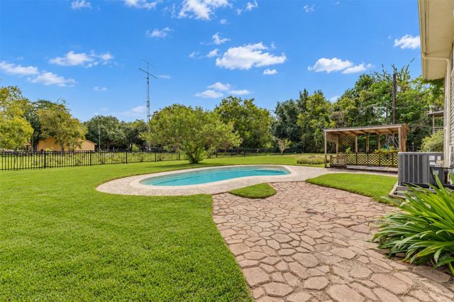 3920 Stewart Road, Kemah, TX 77565