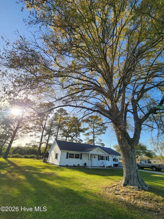 2523 Belgrade Swansboro Road, Maysville, NC 28555