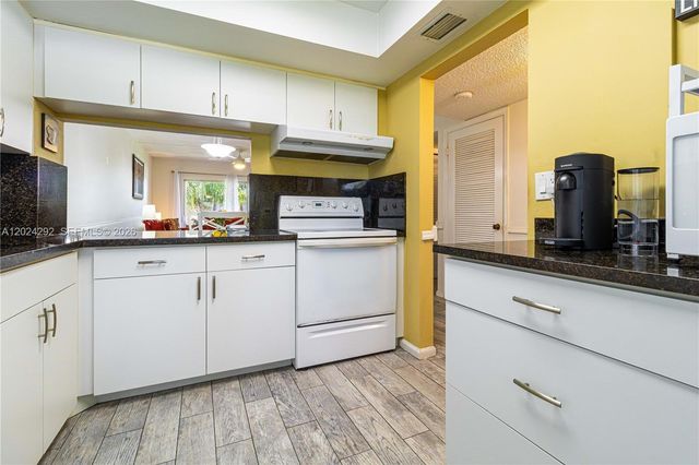 9780 N Marina Boulevard 424, Boca Raton, FL 33428