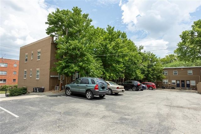 1207 W 45th Street 3E, Kansas City, MO 64111