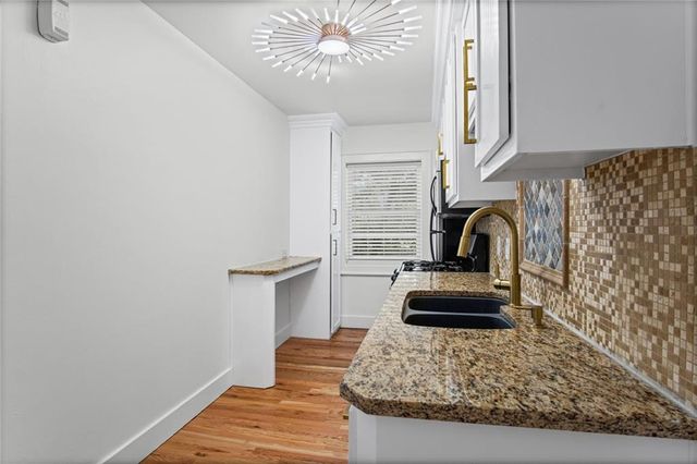 1207 W 45th Street 3E, Kansas City, MO 64111