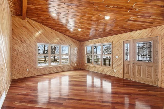 10055 460th Street, Wanamingo, MN 55983