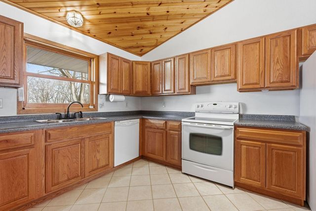 10055 460th Street, Wanamingo, MN 55983