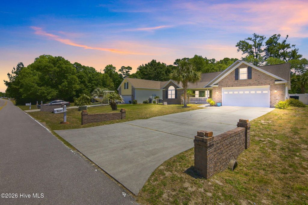 9099 Oak Ridge Plantation Drive SW, Calabash, NC 28467