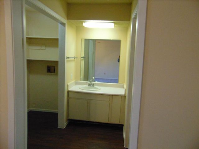 28 Marina CIR, Wimberley, TX 78676
