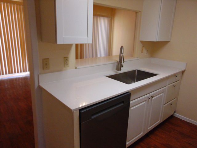 28 Marina CIR, Wimberley, TX 78676