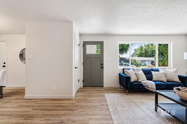 6904 W Bluebird Drive, Boise, ID 83714