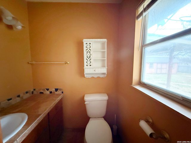 607 N Bowie, Fredericksburg, TX 78624