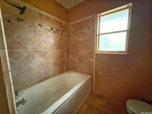 607 N Bowie, Fredericksburg, TX 78624