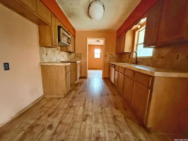 607 N Bowie, Fredericksburg, TX 78624