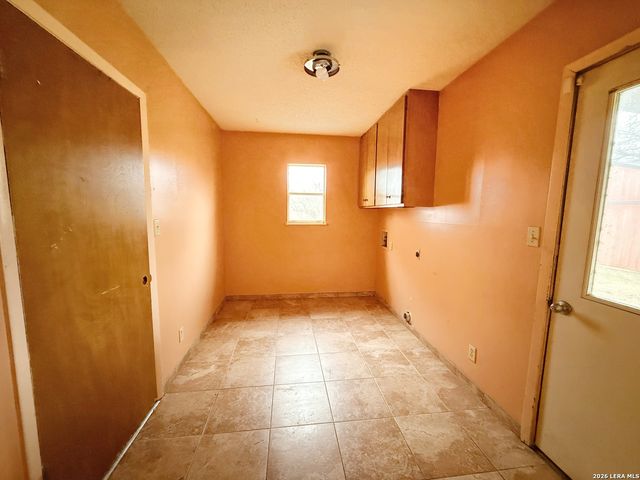 607 N Bowie, Fredericksburg, TX 78624